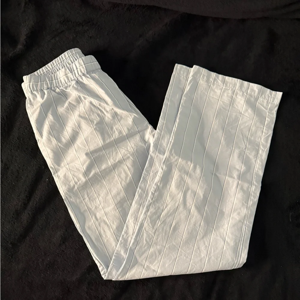 Aritzia Pyjama Set - Picture 7 of 7